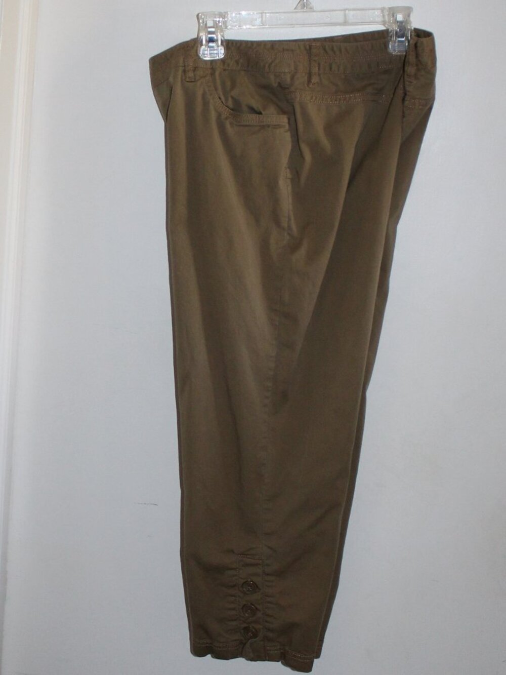 Brown Madison capri crop pants, designed with a mid-rise fit, functional pockets